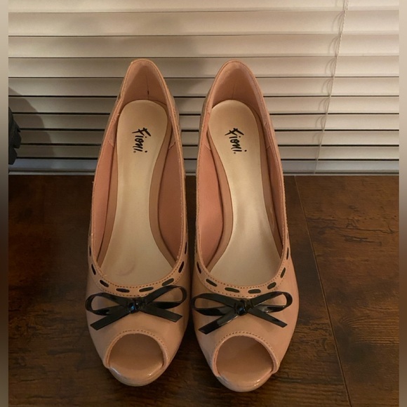 FIONI Clothing Pink and Black Peep Toe Heels - Picture 1 of 4